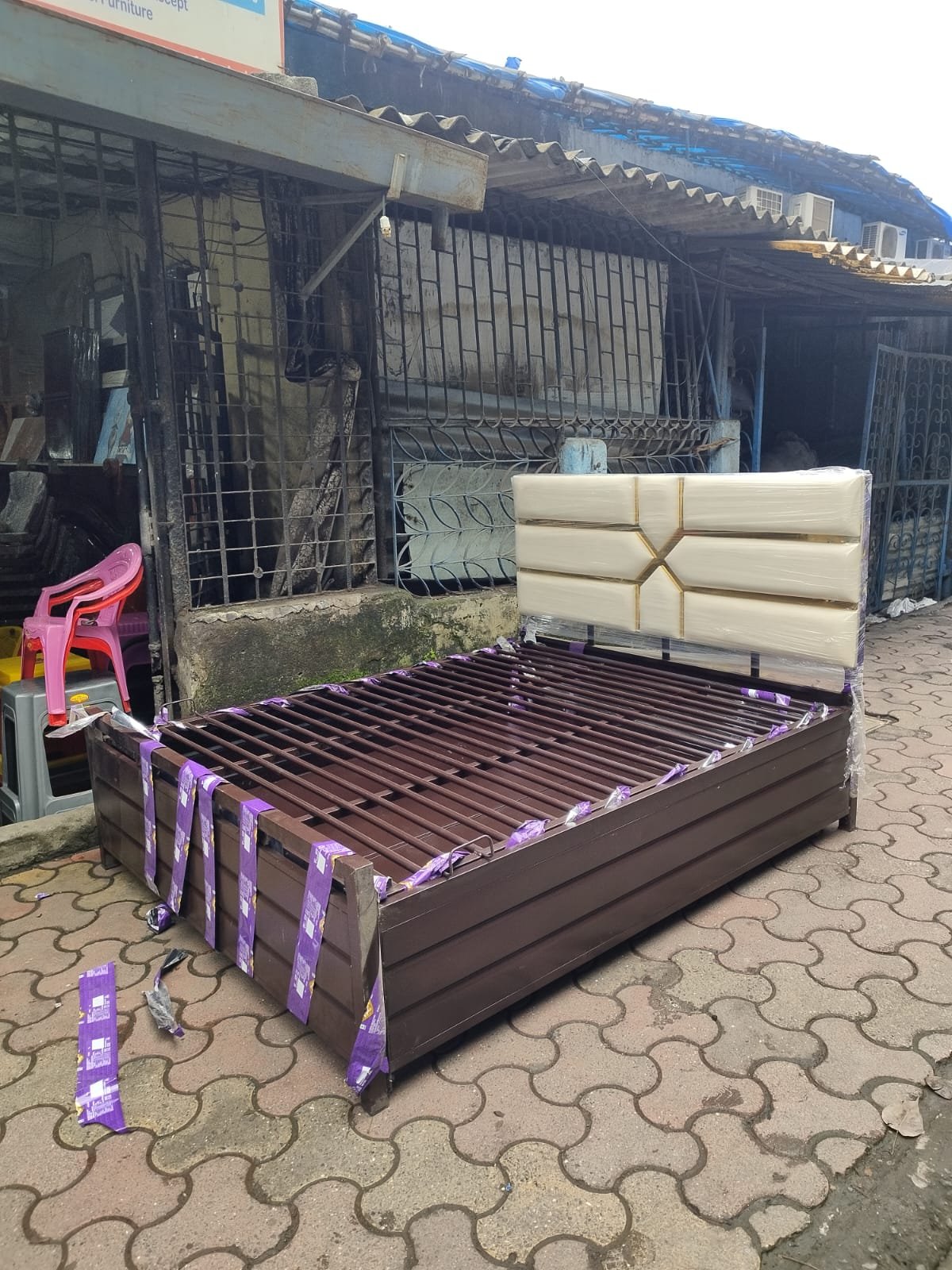 Single Pipe Frame Metal Bed with Storage