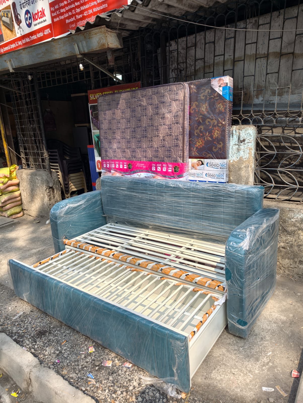 Single to Double Pull-Out Metal Sofa Bed