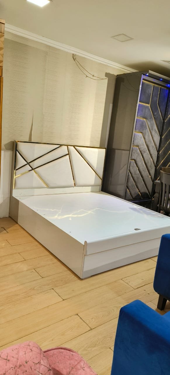 Queen Size Sheesham Wood Bed with Storage